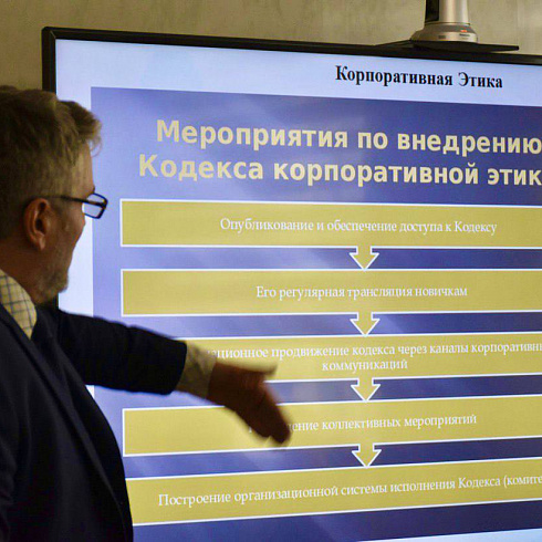 Виталий Денисов провел планерное совещание в Кожно-венерологическом диспансере
