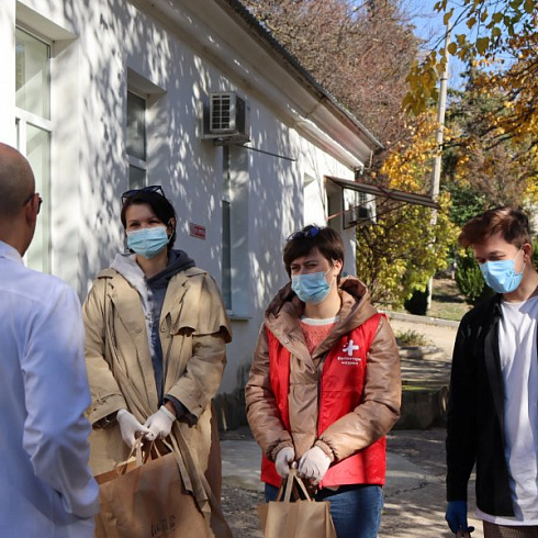 Севастополь первым присоединился ко Всероссийской акции «Маленькие радости для врачей»