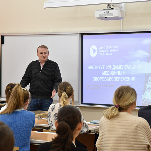 «Хочу, как ты»: для севастопольских школьников прошел урок профориентации медицинских профессий