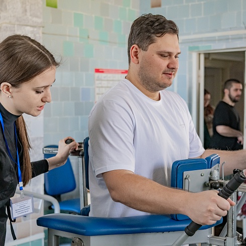 В отделении медицинской реабилитации Городской больницы № 9 Севастополя продолжают возвращать к полноценной жизни защитников Отечества