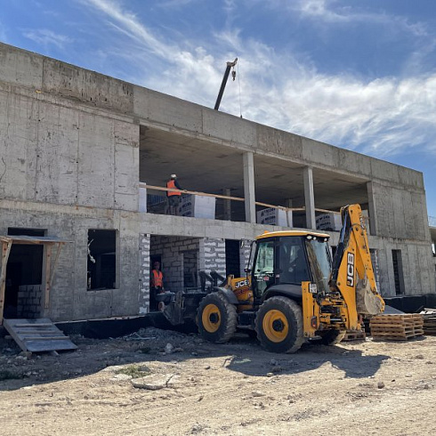 Поликлинику в бухте Казачьей построят к концу года