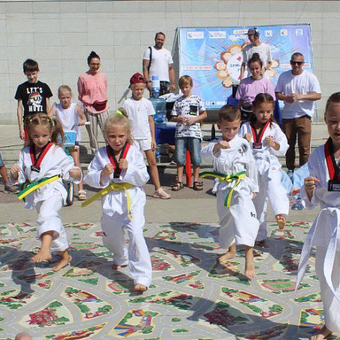 Солнце, музыка, танцы, веселье – проект «Здоровый двор – здоровый город» продолжается