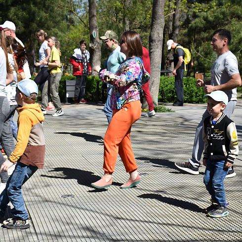 «10000 шагов к жизни» делали севастопольцы в рамках Всемирного дня здоровья