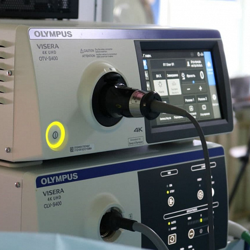 Врачи горбольницы №1 проводят операции на новейшем оборудовании.