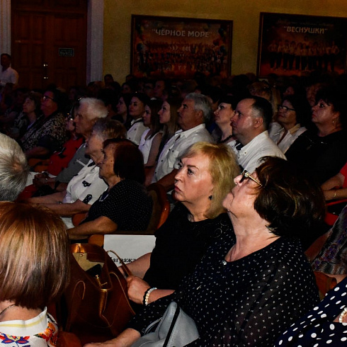 Всегда в борьбе за жизни людей: медики Севастополя принимают поздравления с профессиональным праздником